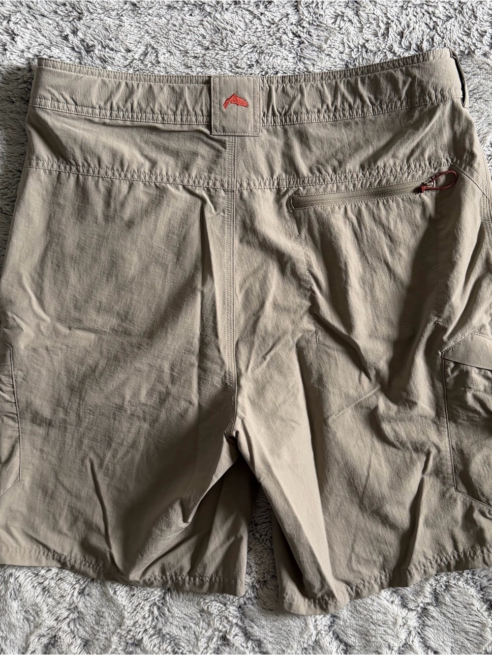 Simms Guide Series Performance Fishing Shorts Men’s Med Beige Cargo Zip Pockets